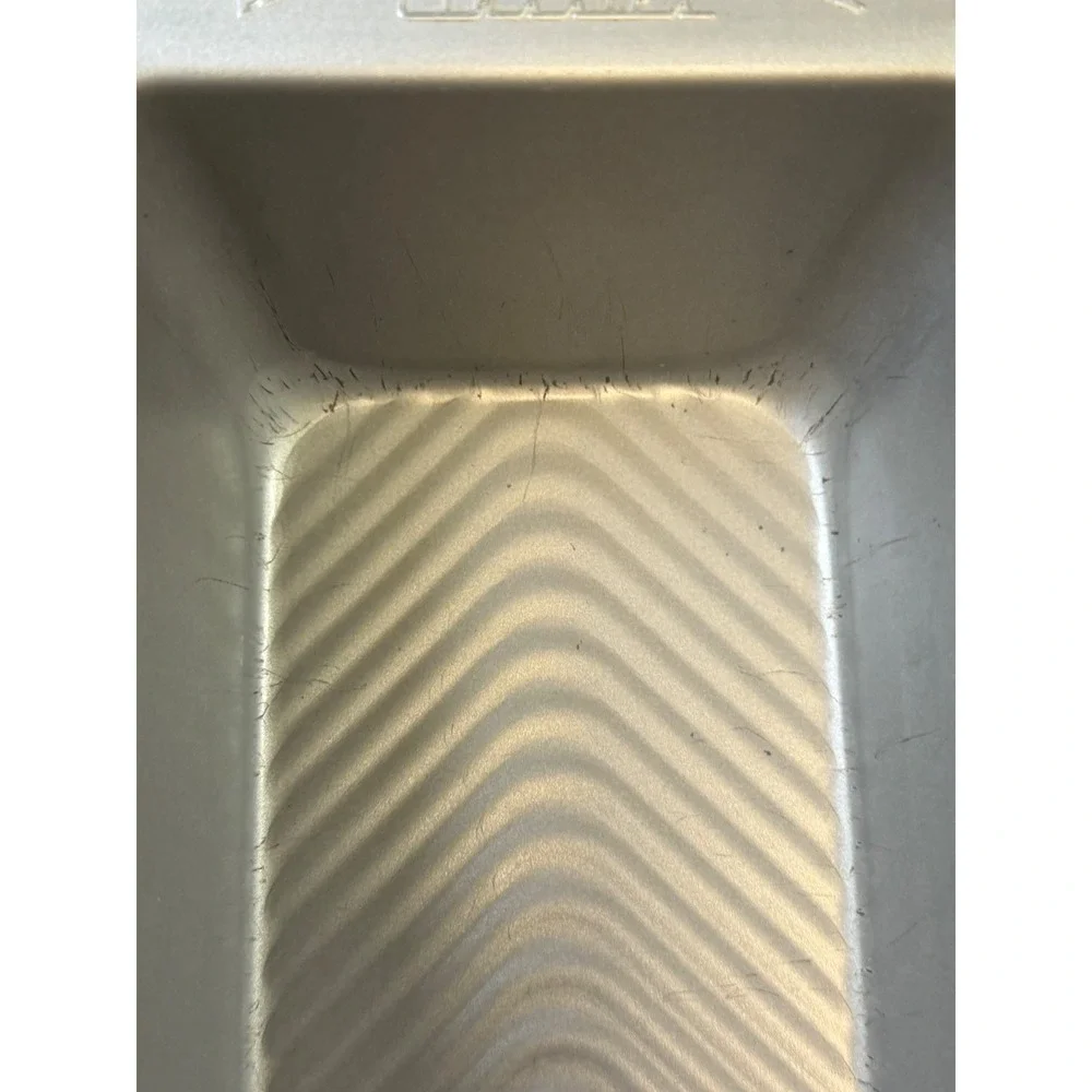 American Bakeware Classics Aluminum Loaf Pan Chevron Textured Bread Pan 10x5 J4